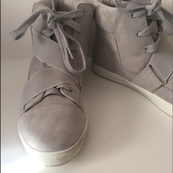 Grey sneakers 👟 - Picture 2 of 4